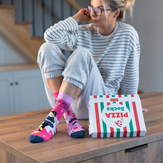 Set in a box 6x Colorful SOXO women's socks pizza