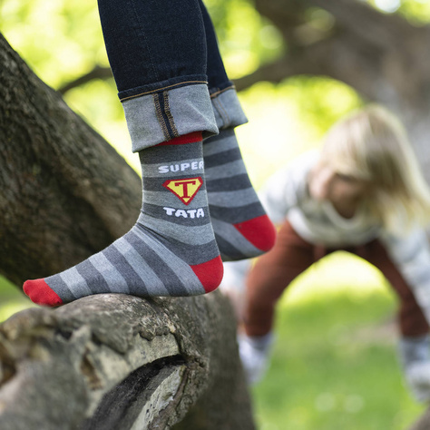 Dad Gift: 1x colorful SOXO men's socks with inscription "Super Tata" and 1x Superman men's slippers | Father's Day gift