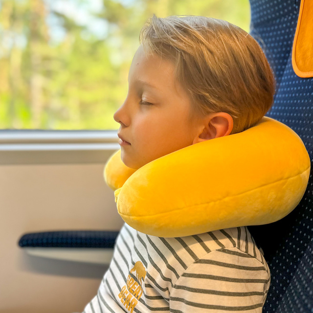 MOMO WAY Multifunctional bear pillow