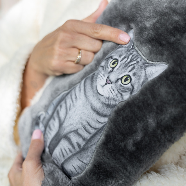 Hot water bottle in a cover with cat 1.8 L
