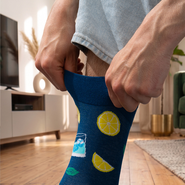 Men's colorful socks SOXO Gin in a bottle 