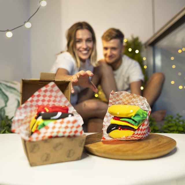 Set of 2x Colorful SOXO women's socks Hamburger in a box and chocolate