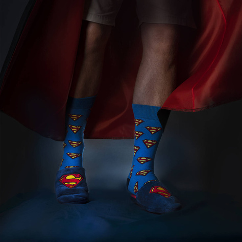 Set of 1x Colorful SOXO Superman socks and 1x Men's slippers