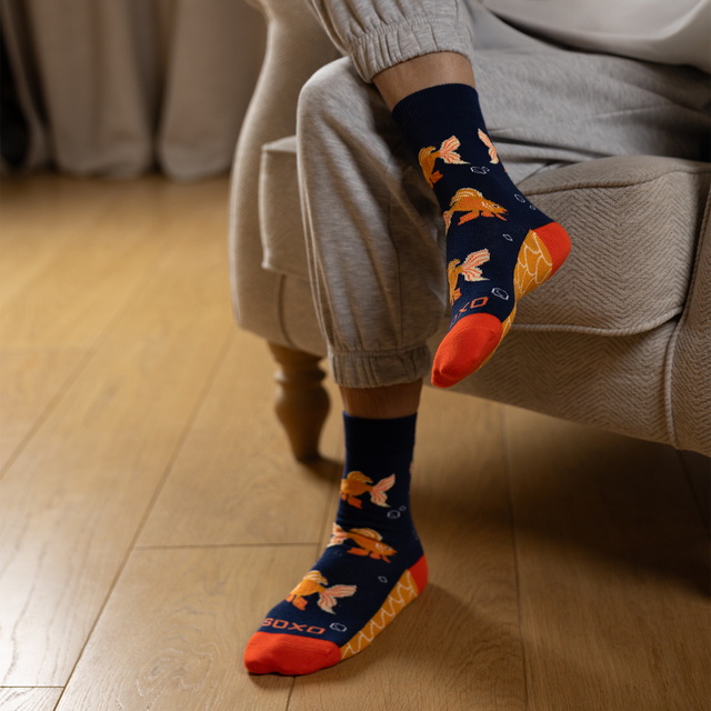 SOXO women's gold fish socks  