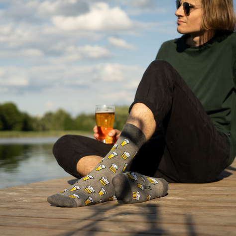 Colorful SOXO GOOD STUFF men's socks with craft beer