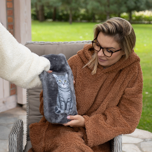 Hot water bottle in a cover with cat 1.8 L