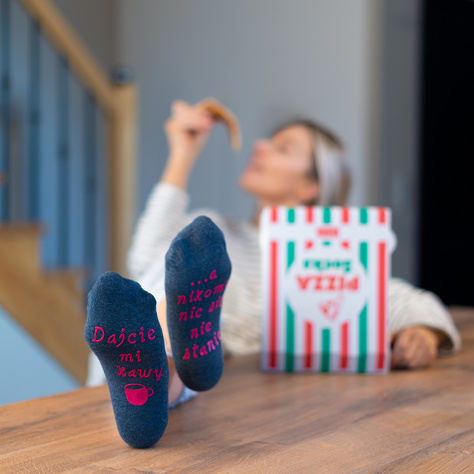 Set of 4x Colorful SOXO women's feet with inscriptions in a pizza box