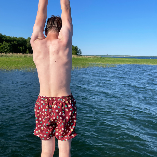 Swim trunks + flip-flops beer pattern