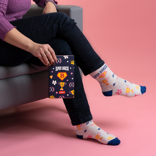Socks Greeting-Card Set “Super Grandma” + Keychain