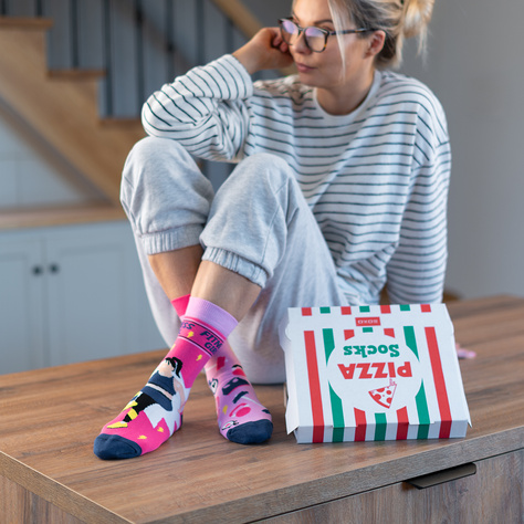 Set in a box 6x Colorful SOXO women's socks pizza