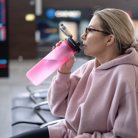 MOMO WAY Water bottle dark pink | ideal for travel | BPA free | Tritan