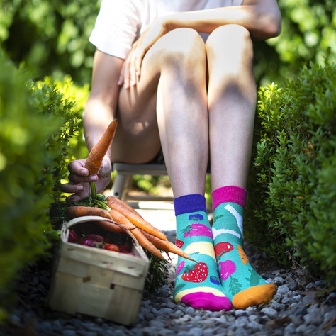 Colorful SOXO women's socks mismatched, funny with vegetables