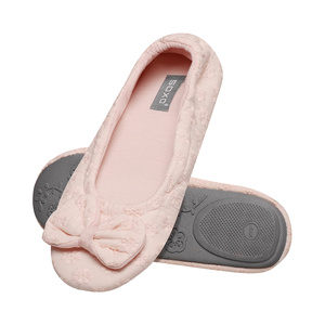 Pink SOXO women's ballerina slippers with a bow