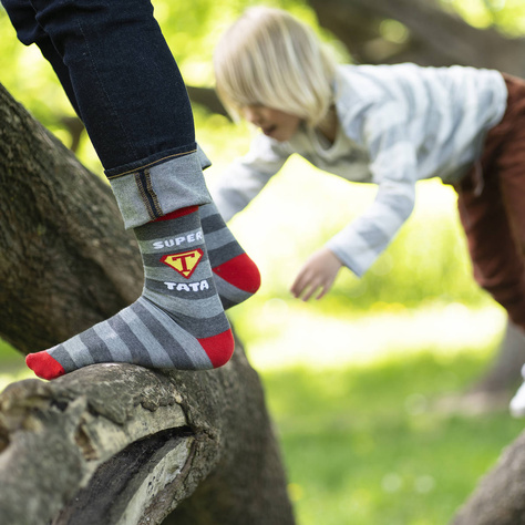 Dad Gift: 1x colorful SOXO men's socks with inscription "Super Tata" and 1x Batman men's slippers | Father's Day gift