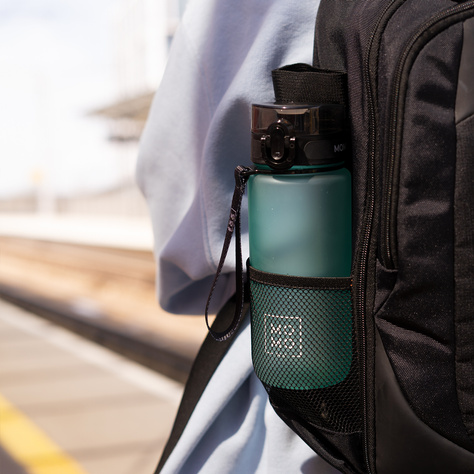 MOMO WAY Water bottle green | durable and practical | BPA free | Tritan