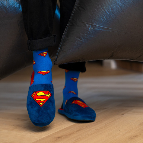 Set of 1x Colorful SOXO Superman socks and 1x Superman men's slippers