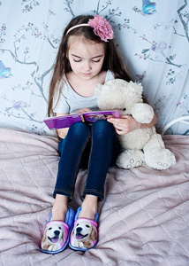 Blue SOXO children's slippers with a picture of a pet