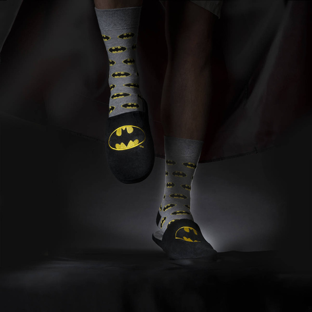 Set of 1x Colorful SOXO Batman socks and 1x Batman men's slippers