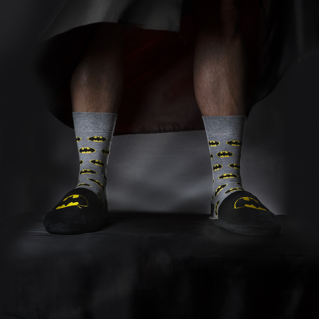 Set of 1x Colorful SOXO Batman socks and 1x Batman men's slippers
