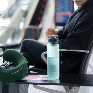 Butelka na wodę 1L MOMO WAY zielona | wytrzymała i praktyczna | BPA free | Tritan